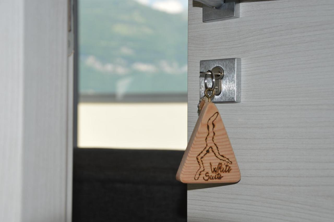 White Suite - Jacuzzi, Swimming Pool & Lake View Lezzeno Eksteriør bilde